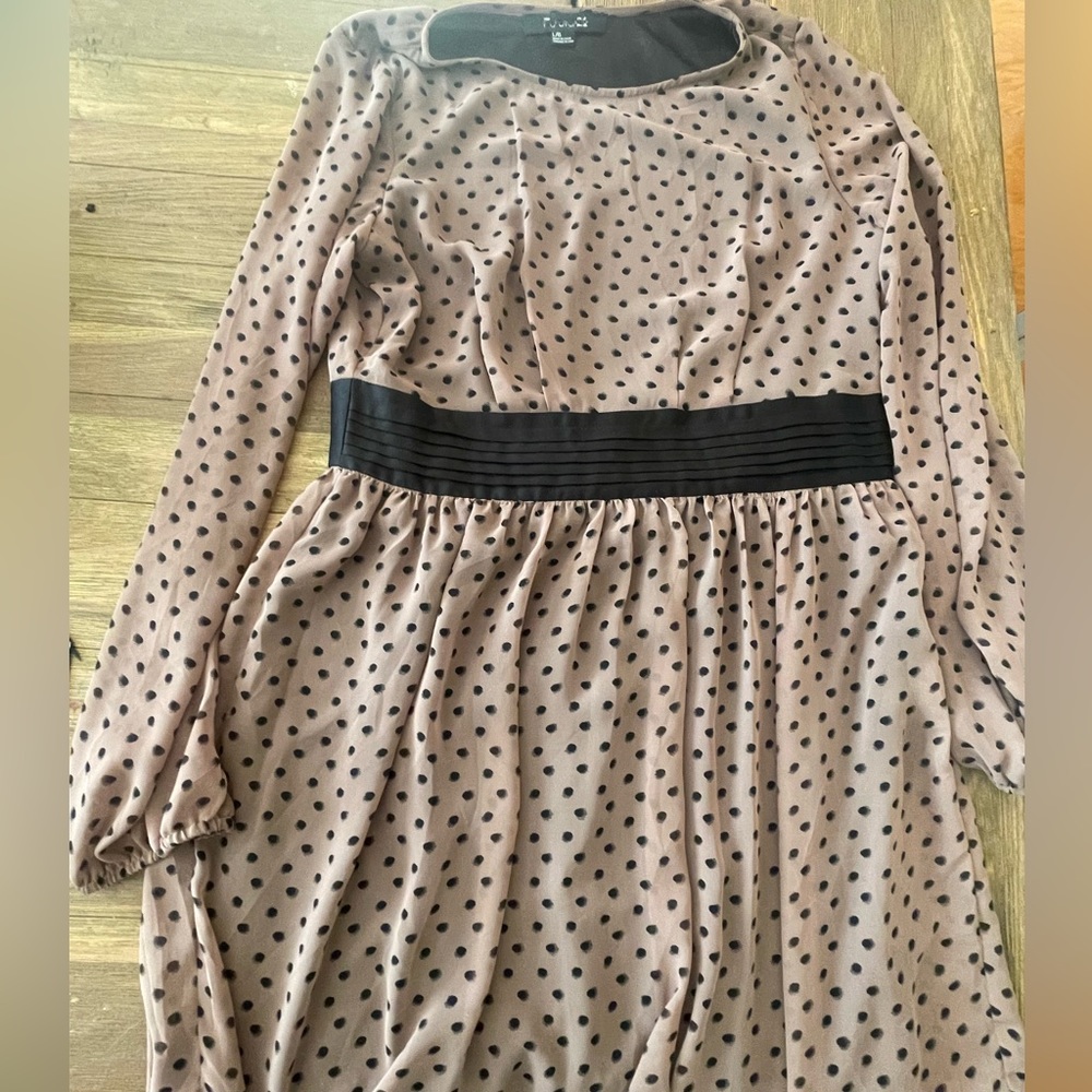 Polka dot dress size large med knee pre owned no stains or rips
